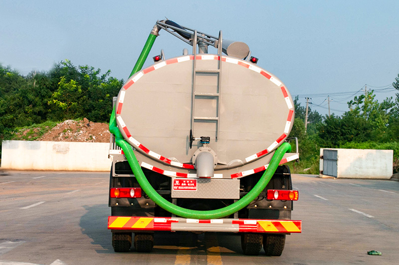 东风天锦吸粪车 12方